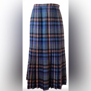VALENTINO WOOL VINTAGE | Pleated Plaid Wool Skirt Excellent condition